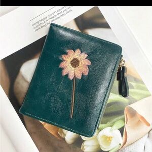 Retro Sunflower Embroidered Wallet NEW 🏷️